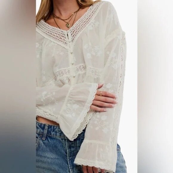 Free People Tops - Free People Sweet Love Blouse Womens M Boho Hippie Vintage Peasant Embroidered